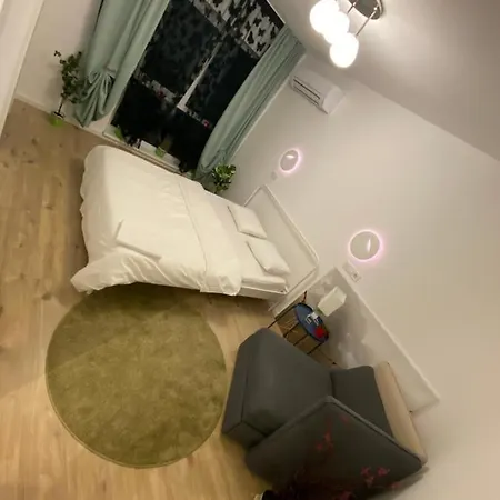 Апартаменти 109-7 With Roof View *