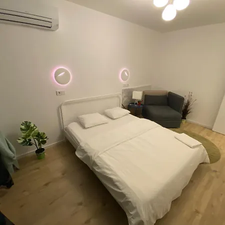 109-7 With Roof View *